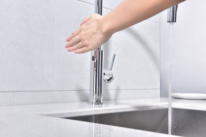 Смеситель для кухни Paulmark SENSO Se215180-CR сенсорное управление, выдвижной излив хром