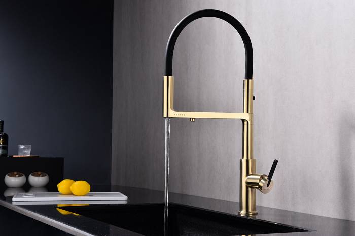 Смеситель для кухни Paulmark TORNADO To213402-LG гибкий излив с подключением фильтра глянцевый светлое брашированное золото