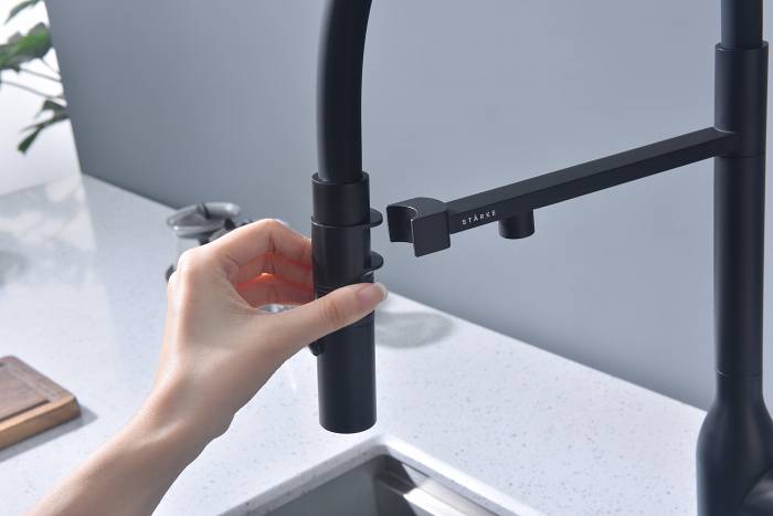 Смеситель для кухни Paulmark MAGNETO ONE Ma213188-GM с подключением фильтра и гибким изливом вороненая сталь