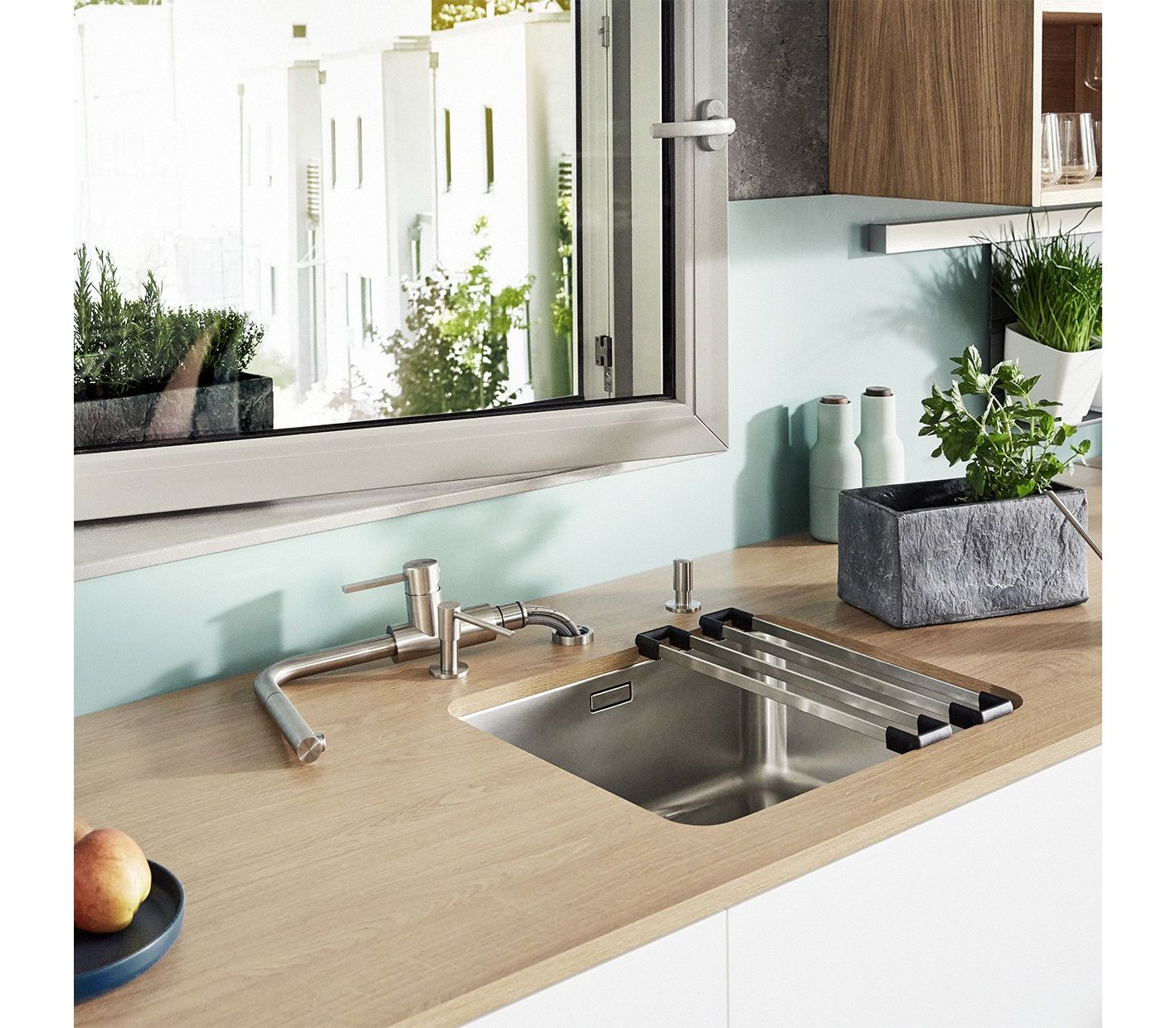 Смеситель для кухни Blanco LANORA-S-F монтаж перед окном, выдвижной шланг, однорычажный, нержавеющая сталь 526180