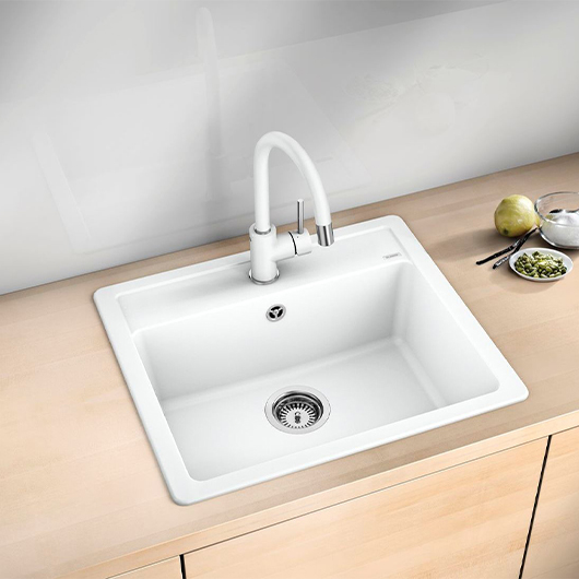 Смеситель для кухни Blanco MILA-S однорычажный с выдвижным шлангом, белый 521457