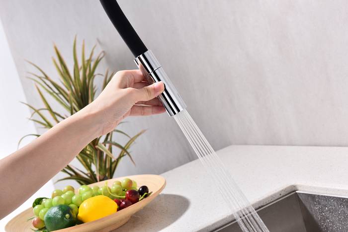 Смеситель для кухни Paulmark TORNADO To213402-CR гибкий излив с подключением фильтра глянцевый светлое хром