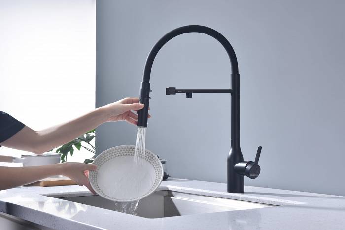 Смеситель для кухни Paulmark MAGNETO ONE Ma213188-GM с подключением фильтра и гибким изливом вороненая сталь