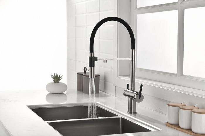 Смеситель для кухни Paulmark GRAVITY Gr213888-BS с подключением фильтра и гибким изливом брашированная сталь